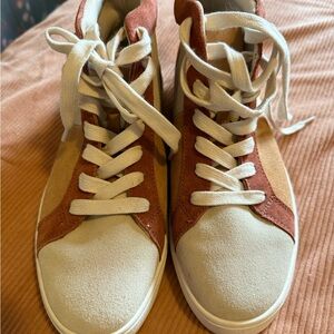 Chelsea and Violet leather tennis shoes